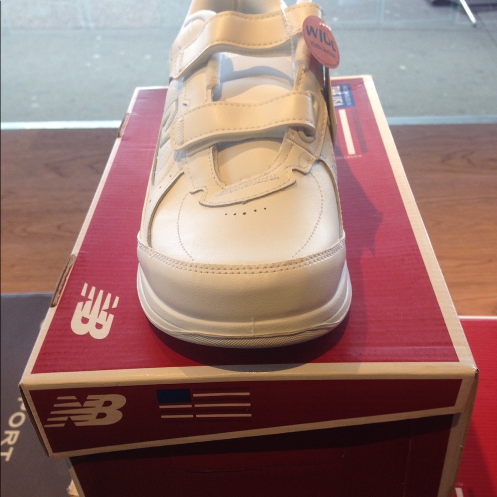 nb ladies sneackers wide d large